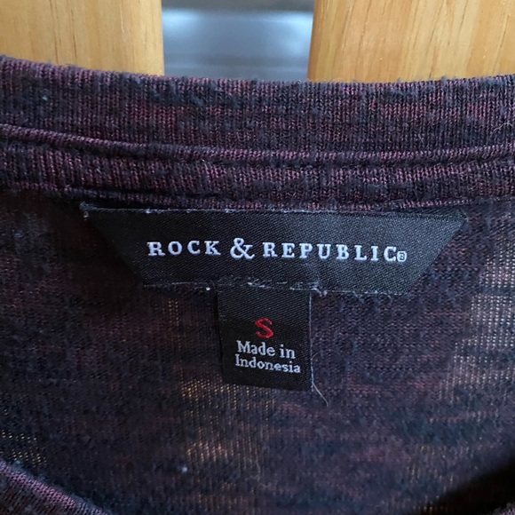 Rock and Republic women’s v-neck cotton top, deep purple and black heathered - Picture 2 of 3
